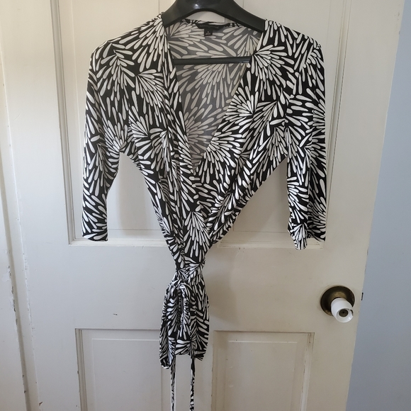 Banana Republic wrap top - Picture 2 of 4